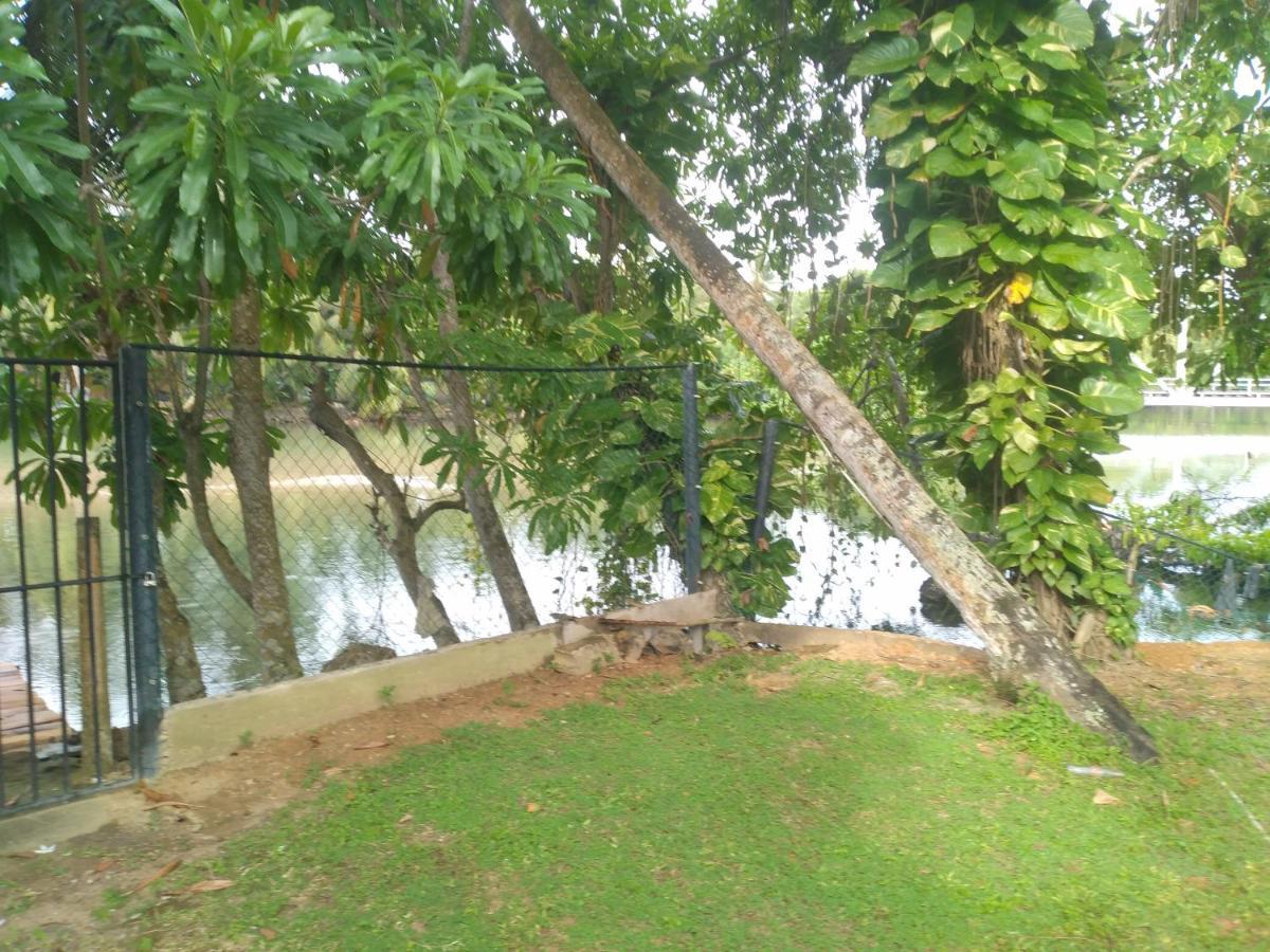 Villa Lagoonedge ヒッカドゥワ エクステリア 写真